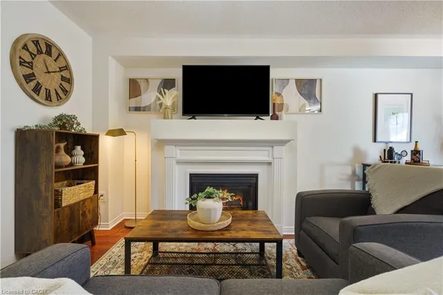 Additional image 12 of 14 Fox Run