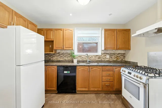 Additional image 12 of 261 East 14th St