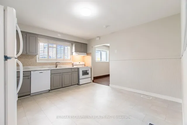 Additional image 32 of 2340 KING St