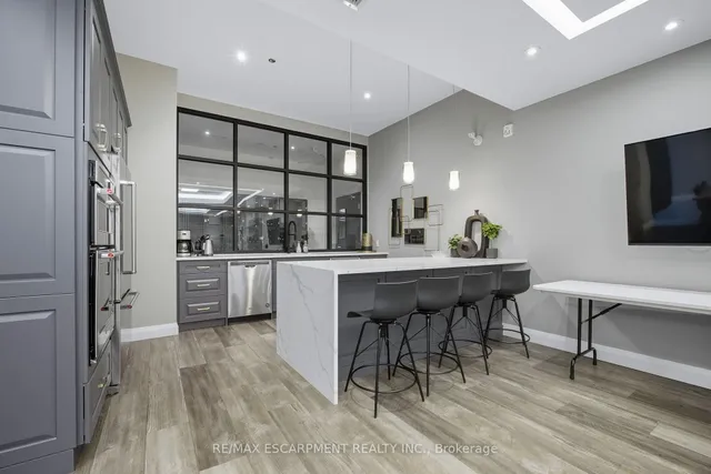 Additional image 16 of 1 Redfern Ave Unit 426