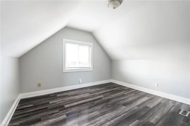 Additional image 20 of 39 Connaught Ave