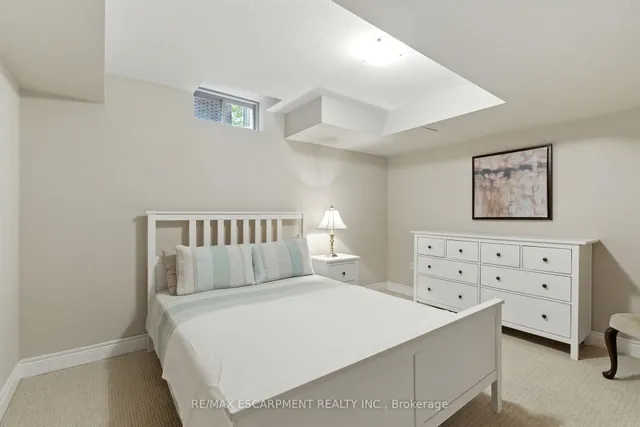 Additional image 30 of 4 Burgundy Grve