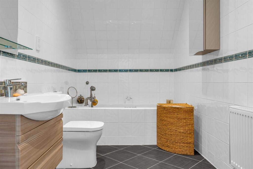 Additional image 18 of Canonsfield Road, Welwyn