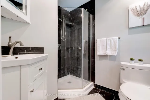 Additional image 31 of 2118 Agincourt Cres