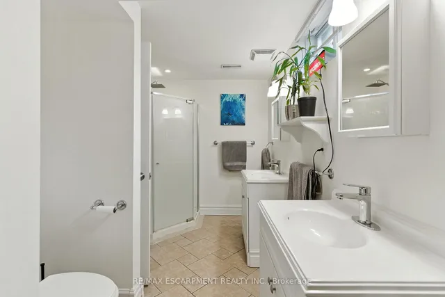 Additional image 42 of 24 Meander Clse