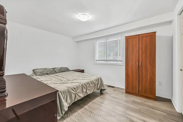 Additional image 22 of 28 Tara Crt