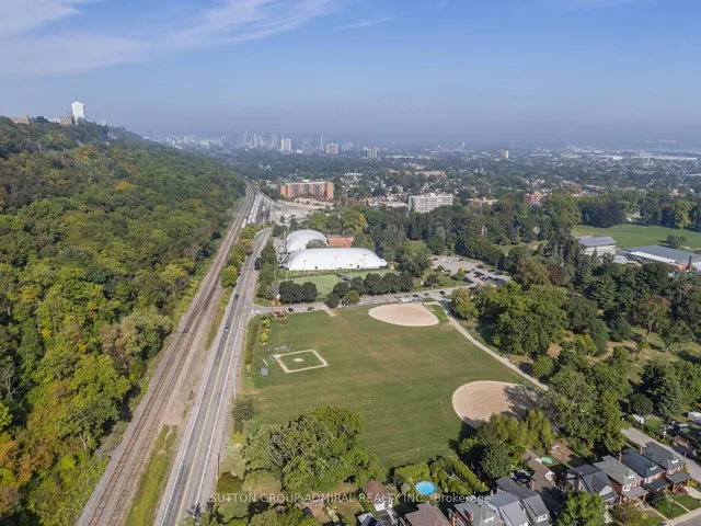 Additional image 44 of 187 Rosslyn Ave