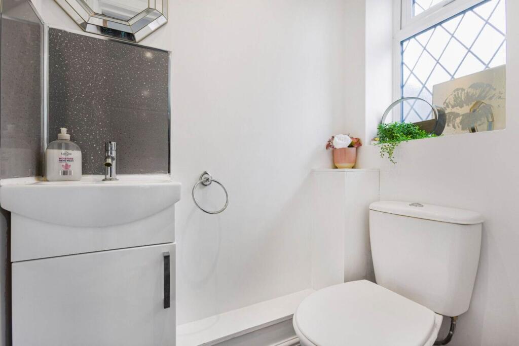 Additional image 10 of Puttocks Drive, Welham Green