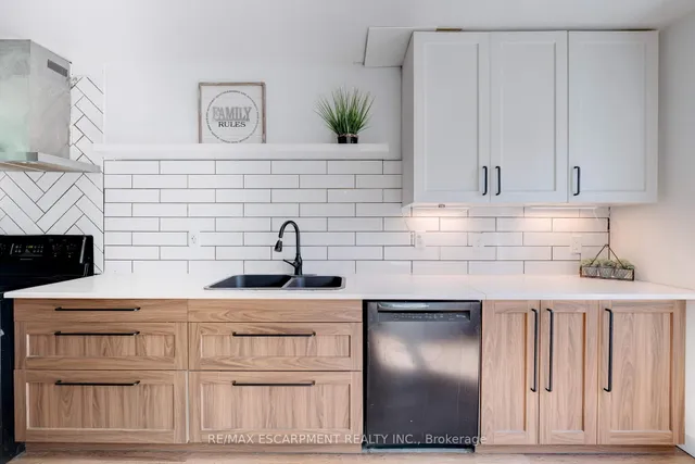 Additional image 3 of 2261 Leominster Dr