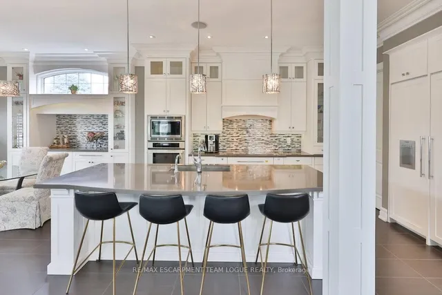 Additional image 9 of 2229 Lakeshore Rd