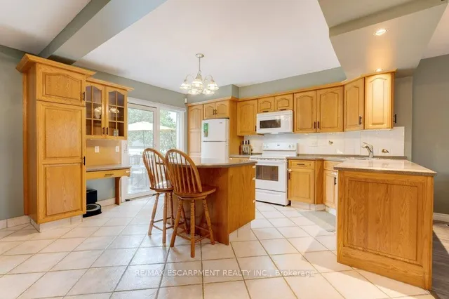 Additional image 7 of 275 Montrose Ave