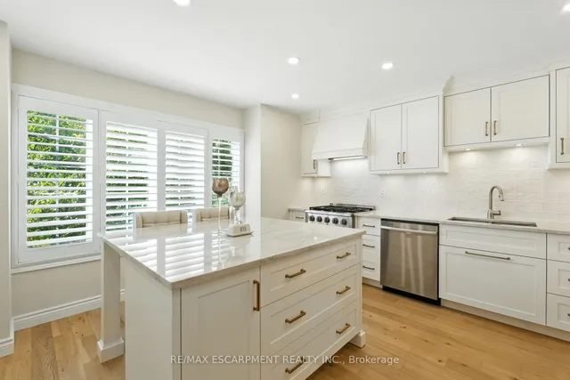 Additional image 12 of 5090 FAIRVIEW St Unit 48