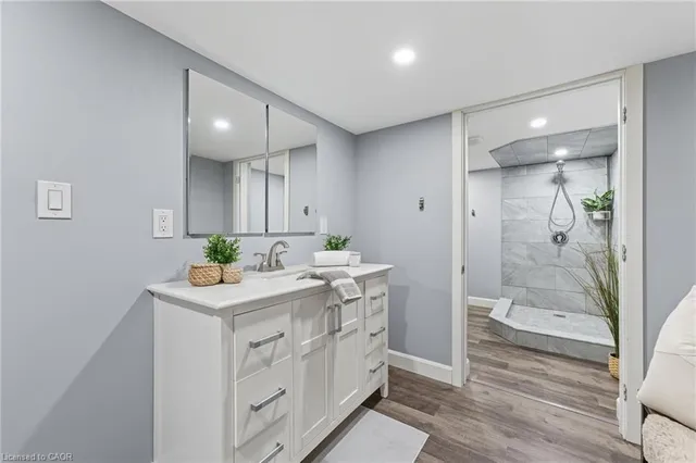 Additional image 24 of 146 Lynden Rd