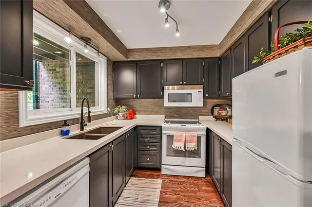 Additional image 14 of 1560 Kerns Rd Unit 7