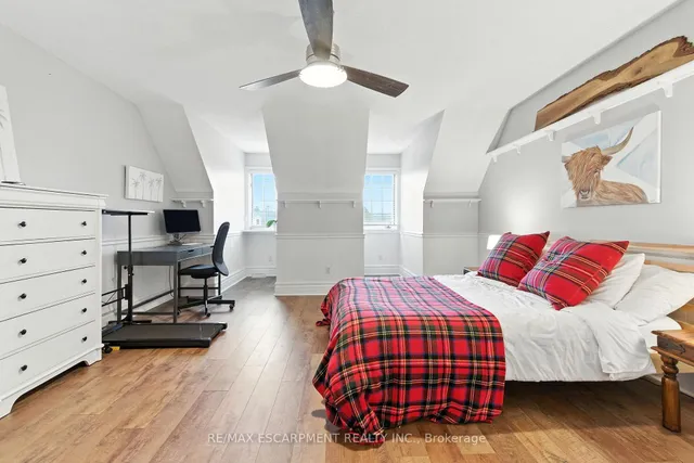 Additional image 33 of 24 Meander Clse