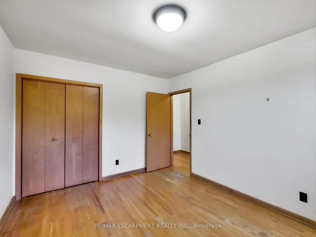 Additional image 27 of 558 Parkside Cres