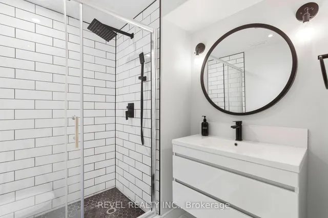 Additional image 29 of 390 Gosford Cres