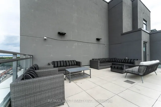 Additional image 39 of 716 Main St Unit 910