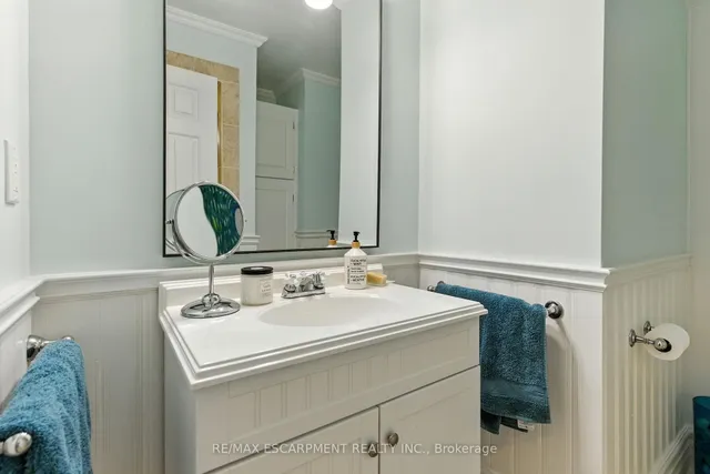 Additional image 25 of 24 Meander Clse