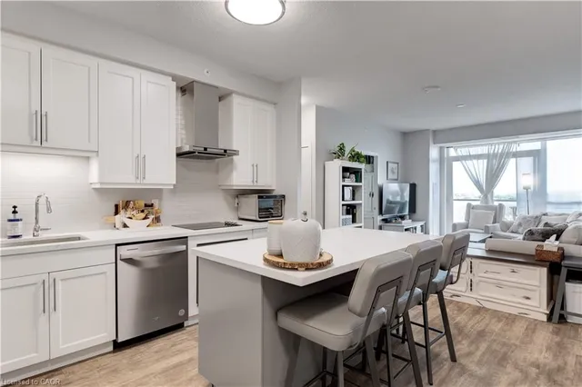 Additional image 4 of 2081 Fairview St Unit 1003