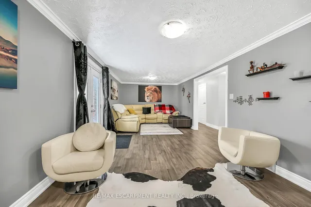 Additional image 30 of 28 Tara Crt