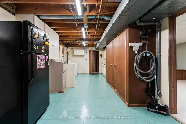 Additional image 30 of 98 Laurier Ave