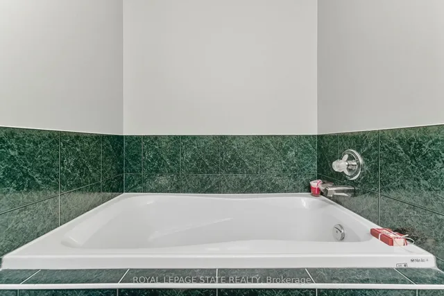 Additional image 22 of 27 Glenhollow Dr