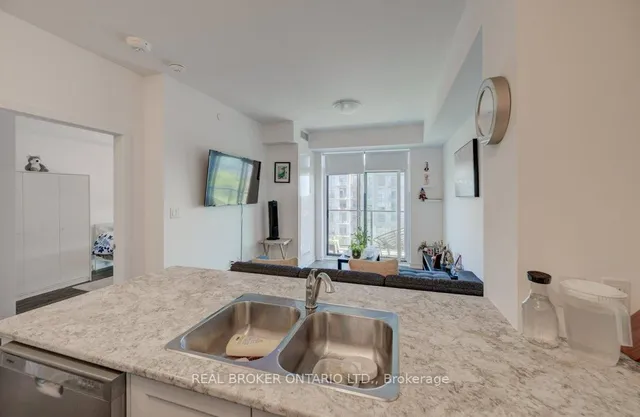 Additional image 10 of 460 Dundas St Unit 1108