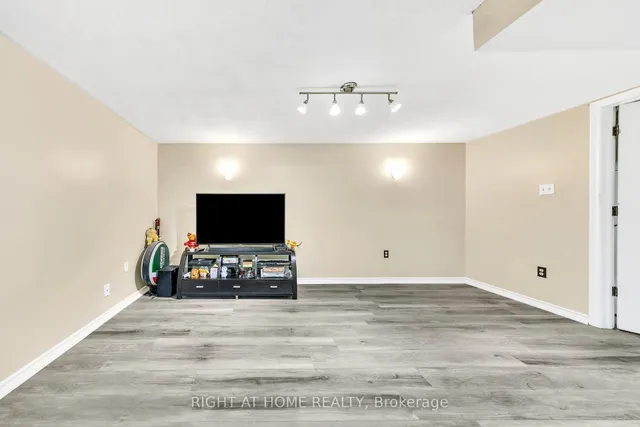 Additional image 21 of 1460 Garth St Unit 6