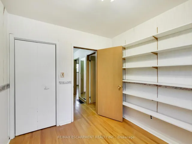 Additional image 31 of 558 Parkside Cres