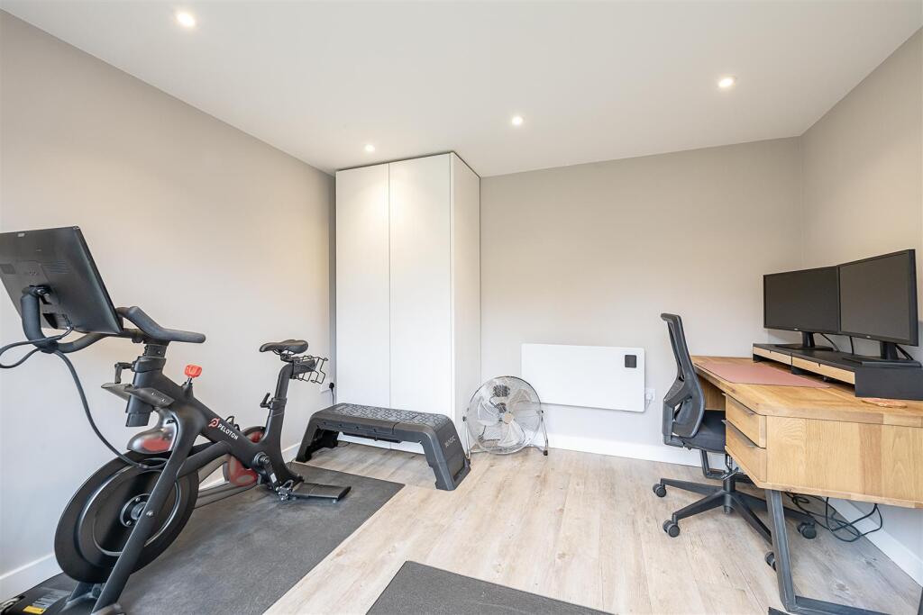 Additional image 10 of Park Mount, Harpenden