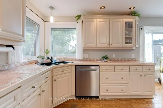 Additional image 13 of 37 WEST Ave