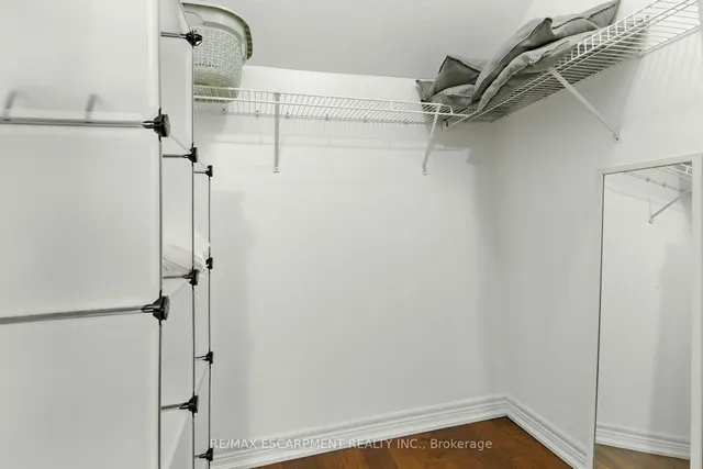 Additional image 23 of 78 OAK Ave