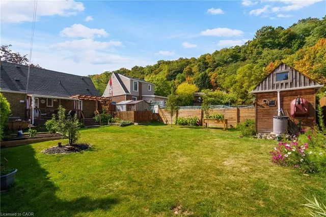 Additional image 33 of 3 Montrose Ave