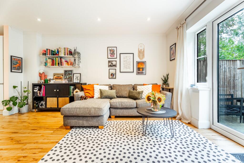 Additional image 8 of Heron Close, Wheathampstead, St. Albans, Hertfordshire, AL4