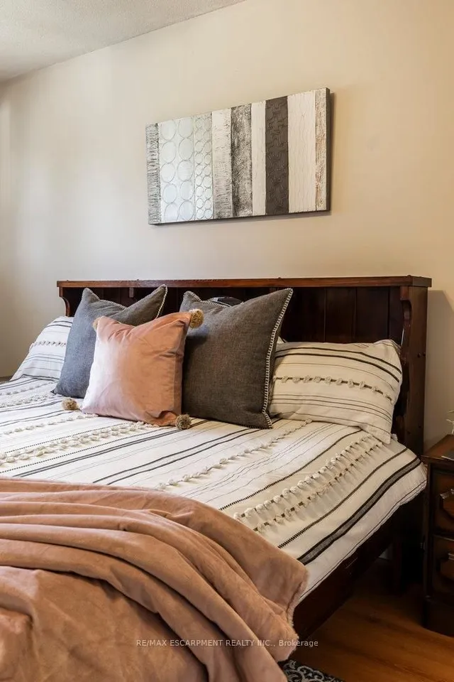 Additional image 33 of 45 Fonthill Rd