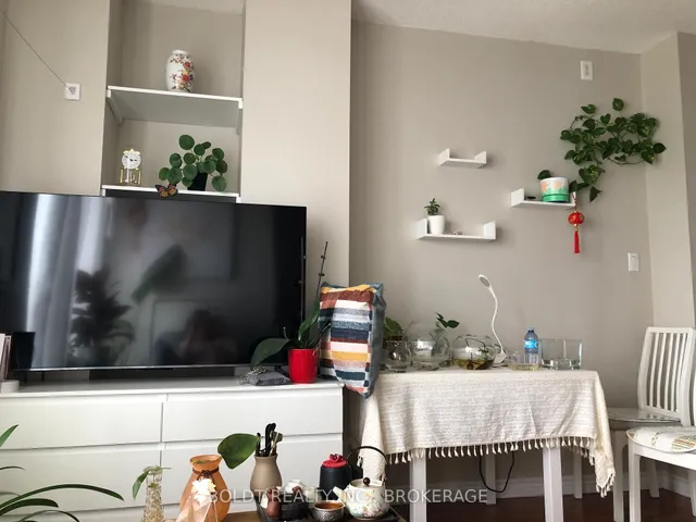 Additional image 4 of 135 James St S 304 St