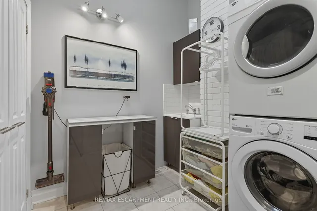 Additional image 32 of 33 Broadway Ave