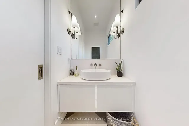 Additional image 5 of 977 Gorton Ave