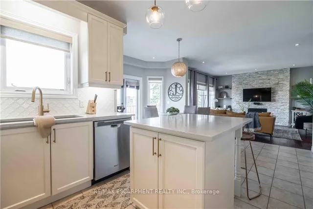 Additional image 11 of 51 Showcase Dr