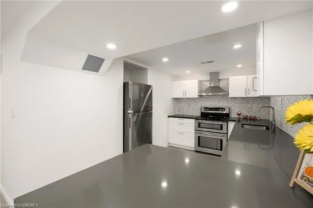 Additional image 12 of 60 Champlain Ave Unit Main Floor