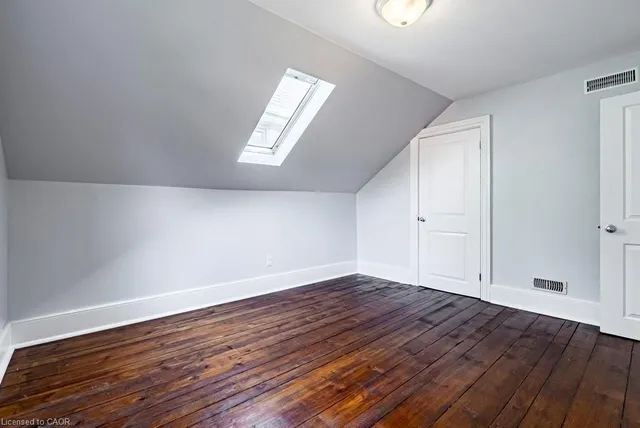 Additional image 38 of 499 Hughson St