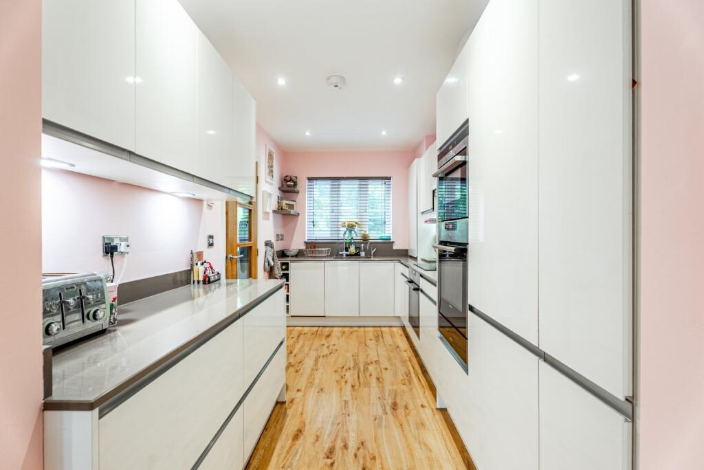 Additional image 6 of Heron Close, Wheathampstead, St. Albans, Hertfordshire, AL4