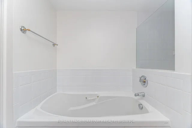 Additional image 18 of 77 GOVERNORS Rd Unit 204