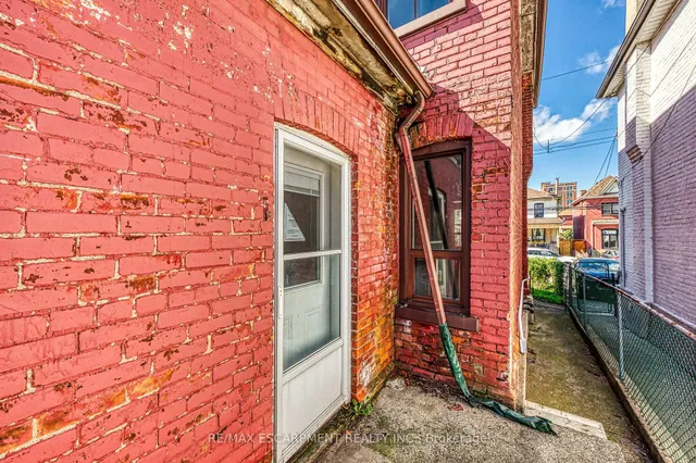 Additional image 7 of 36 Fullerton Ave