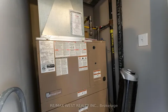 Additional image 31 of 716 Main St Unit 910