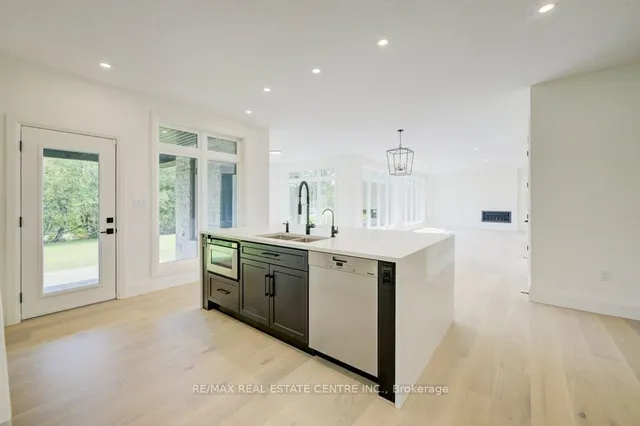 Additional image 16 of 20 Stokes Tr