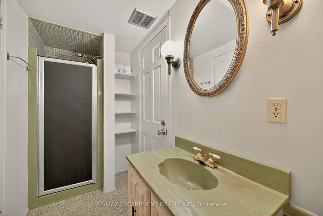 Additional image 32 of 36 Blanche Crt