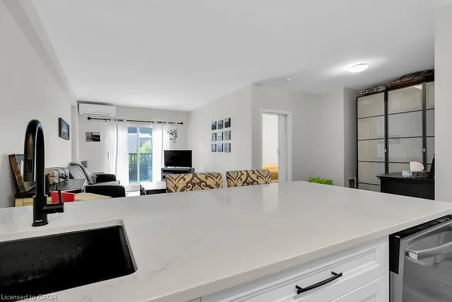 Additional image 10 of 141 Catharine St Unit 102