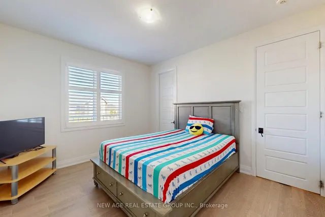 Additional image 32 of 153 Whitlock Ave